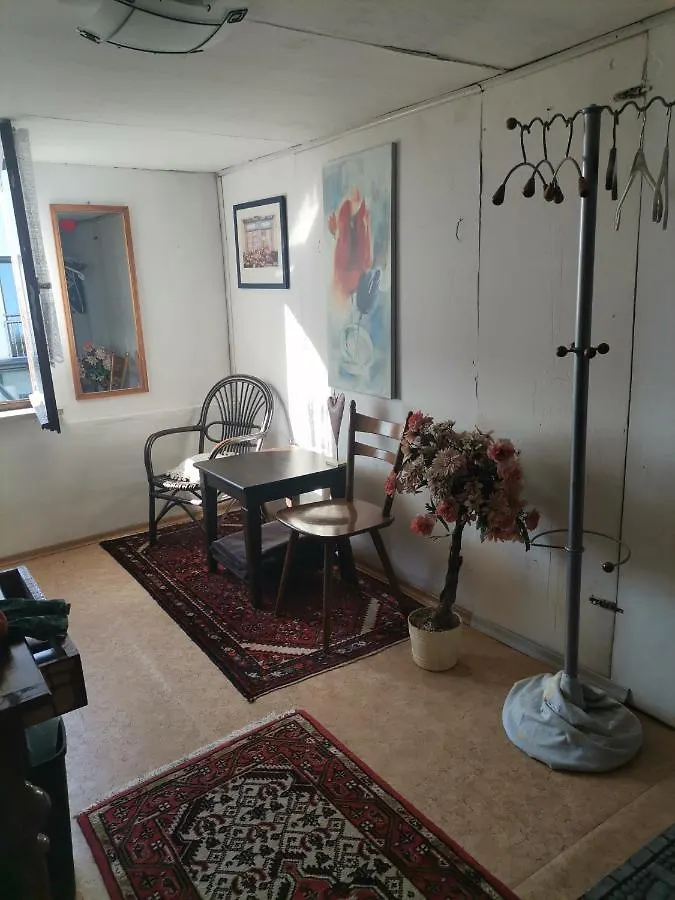 Apartment GästeZimmer im DG Dachschräge mit kleinem Bad WLAN, TV und Parkplatz Lachen