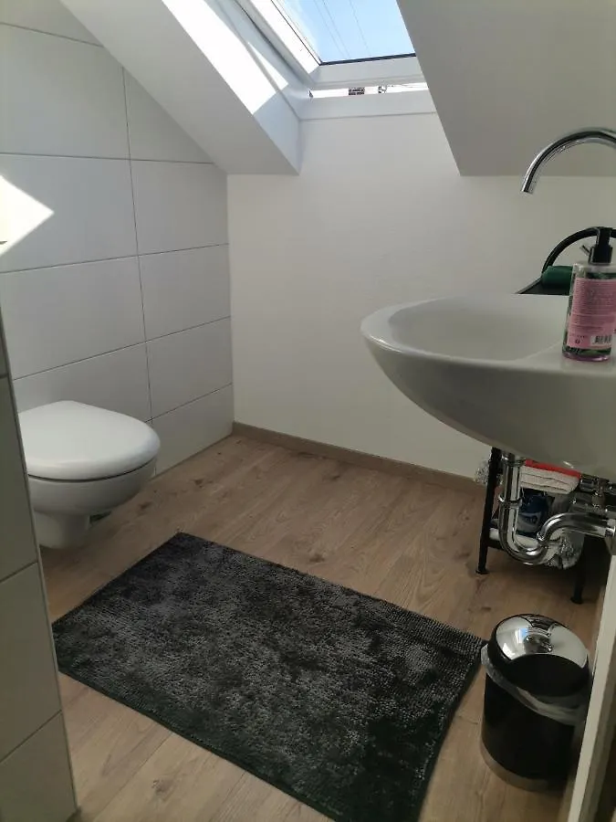 GästeZimmer im DG Dachschräge mit kleinem Bad WLAN, TV und Parkplatz Lachen Deutschland